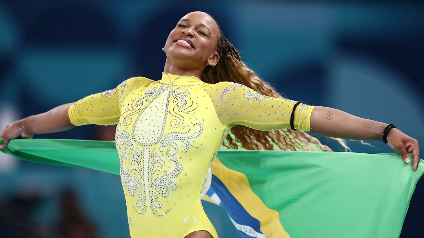 Rebeca Andrade supera Biles, é ouro no solo e se torna maior medalhista Olímpica do Brasil