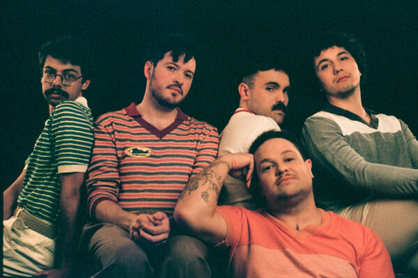 renanrenan & os amanticidas realizam show gratuito na Vila da Música