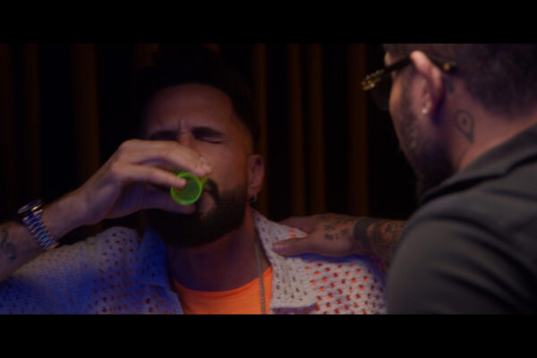 Latino vira corno Tierry traz a vingança em nova versão de Amigo Fura Olho