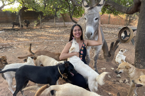 Exposição “Linhas que Tecem Memórias” homenageia mulheres carirenses com bordados artísticos