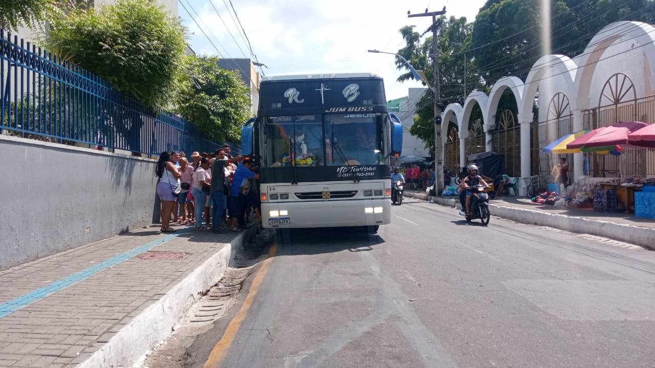 Juazeiro do Norte vive, mais uma vez, o impacto positivo do turismo religioso. Nas semanas que antecedem a tradicional Romaria de Nossa Senhora das Candeias, a cidade tem registrado um crescimento expressivo no número de visitantes.