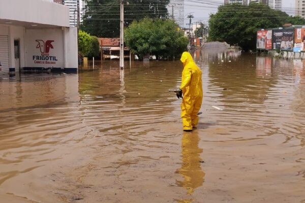 Prefeitura de Juazeiro do Norte realiza desobstrução na Lagoa da APUC
