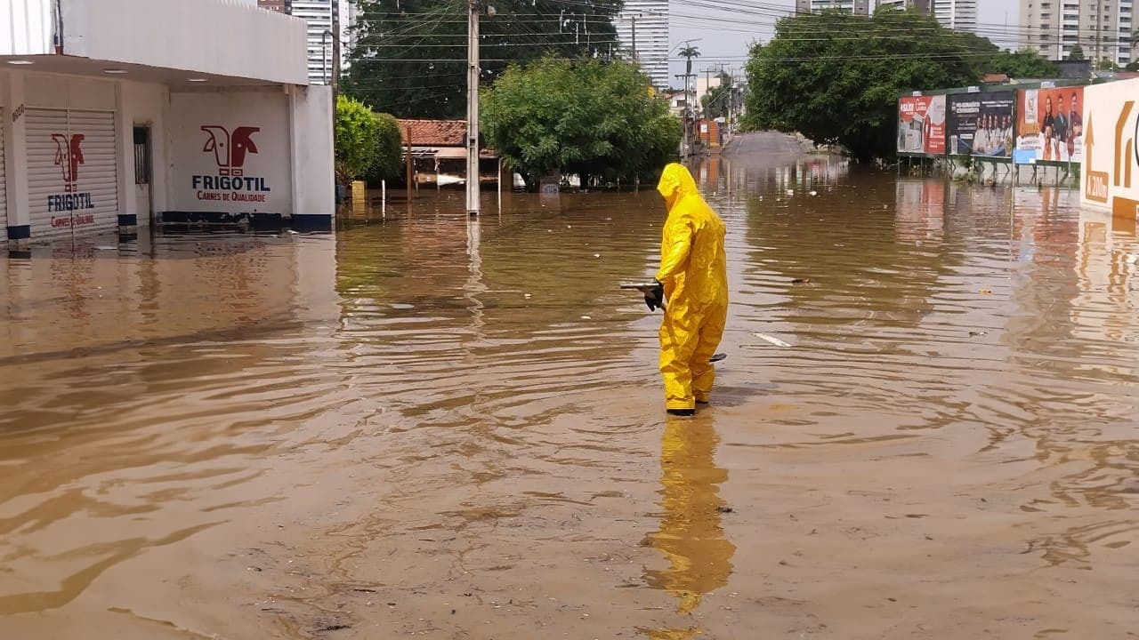 Prefeitura de Juazeiro do Norte realiza desobstrução na Lagoa da APUC