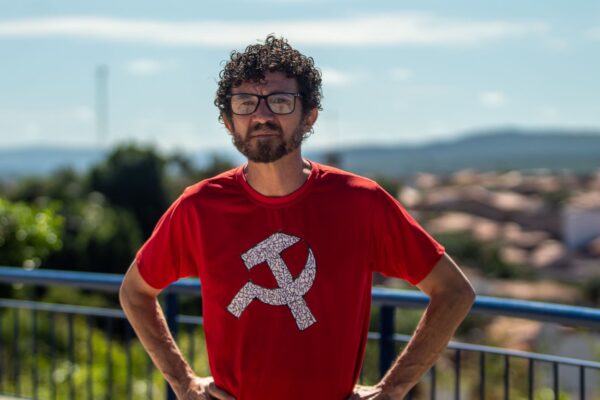 O fundador do Coletivo Camaradas, o pedagogo Alexandre Lucas participará de debate durante a Bienal da União Nacional dos Estudantes (Bienal da UNE), que acontecerá em Recife, de 29 de janeiro a 02 de fevereiro, com o tema A esperança equilibrista: Política Nacional Aldir Blanc e os novos horizontes para a cultura brasileira.