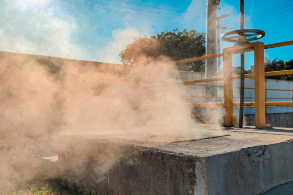 Teste de fumaça será feito para vistoriar rede de esgoto no Crato, neste sábado (01) A fumaça utilizada no teste não é tóxica, não apresenta risco à saúde das pessoas e dos animais, além de não causar danos ao meio ambiente.