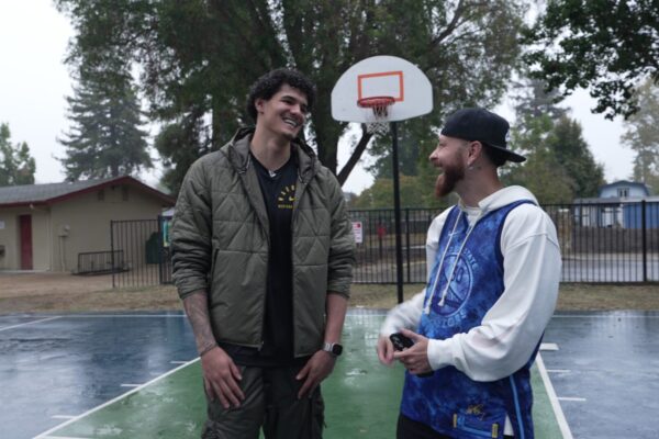 O canal da NBA Brasil no YouTube estreou um novo programa, X1 do Fred, na última quarta-feira, 16 de abril. X1 do Fred será apresentado pelo jornalista e influenciador Fred Bruno e contará com convidados de diversas áreas. O programa vai ao ar todas as quartas-feiras, às 19h, e seguirá até o fim das Finais da NBA.