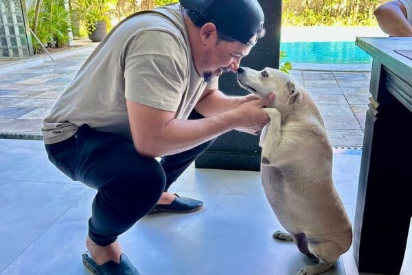 Zezo Potiguar e a causa animal: Sucesso do forró é pai de 23 cães e levanta a bandeira da proteção animal