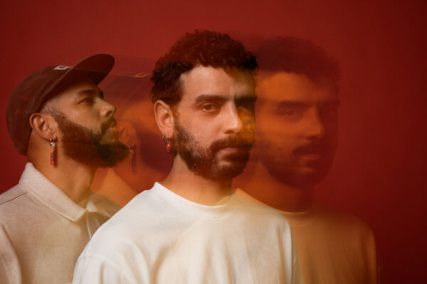 Camaleônica lança "Língua e Revolta", terceiro single do disco "Eletrotropical"