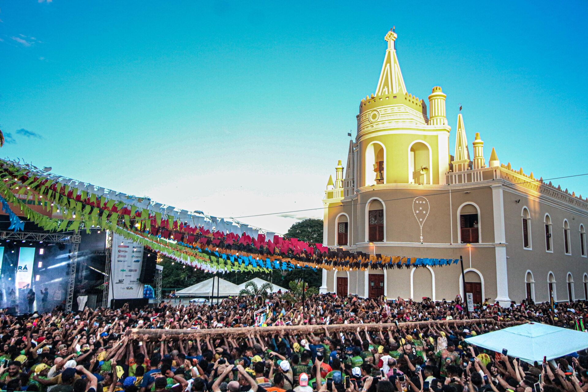 Cortejo cultural, tradição e identidade o dia do Pau da Bandeira movimenta Barbalha