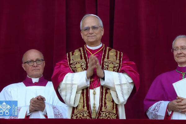 Cardeal Robert Francis Prevost Martínez é eleito 266º Papa, Adota o Nome de Leão XIV é eleito 266º Papa, Adota o Nome de Leão XIV