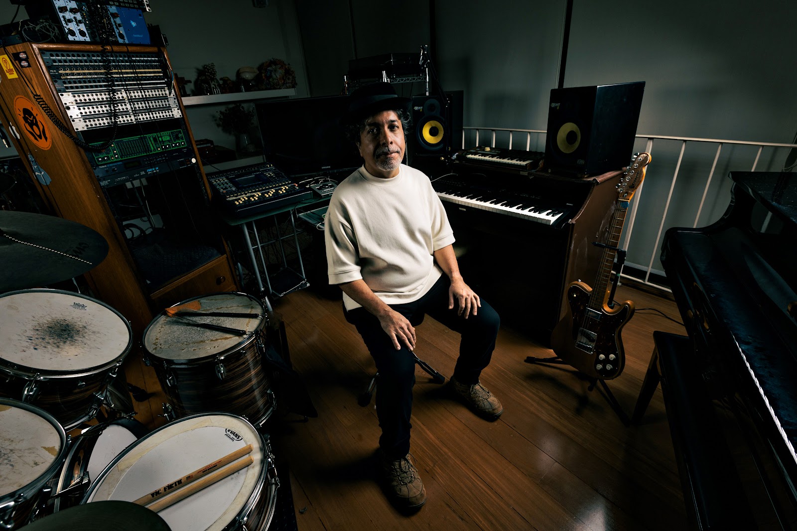 Marcelo Lobato lança remix de “Wi-Fi Free” com batidas eletrônicas e atmosfera hipnótica assinadas por Vini Correa