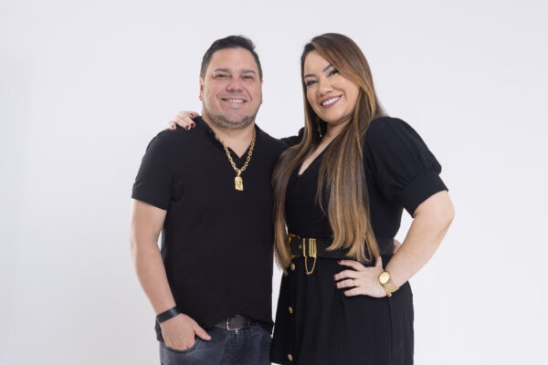 Claudio Ney & Juliana viralizam com “Marra de Bandido” e colocam o forró “de verdade” no topo Claudio Ney & Juliana Marra de Bandido