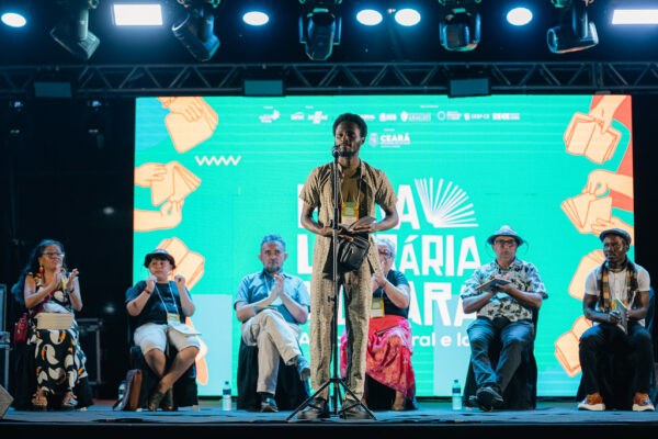 Para participar da feira, estão abertas inscrições no Mapa Cultural do Ceará, até 10 de agosto Em uma ação de descentralização das políticas públicas de cultura, a Secretaria de Cultura do Ceará (Secult/CE) promove a Feira Literária na região do Vale do Jaguaribe. A primeira edição de 2025 acontece de 21 a 23 de agosto, em Limoeiro do Norte, seguindo em outubro para Acaraú. O objetivo é fomentar o acesso ao livro, leitura e à literatura, estimular a formação de leitores e valorizar a cultura como vetor de desenvolvimento sustentável.