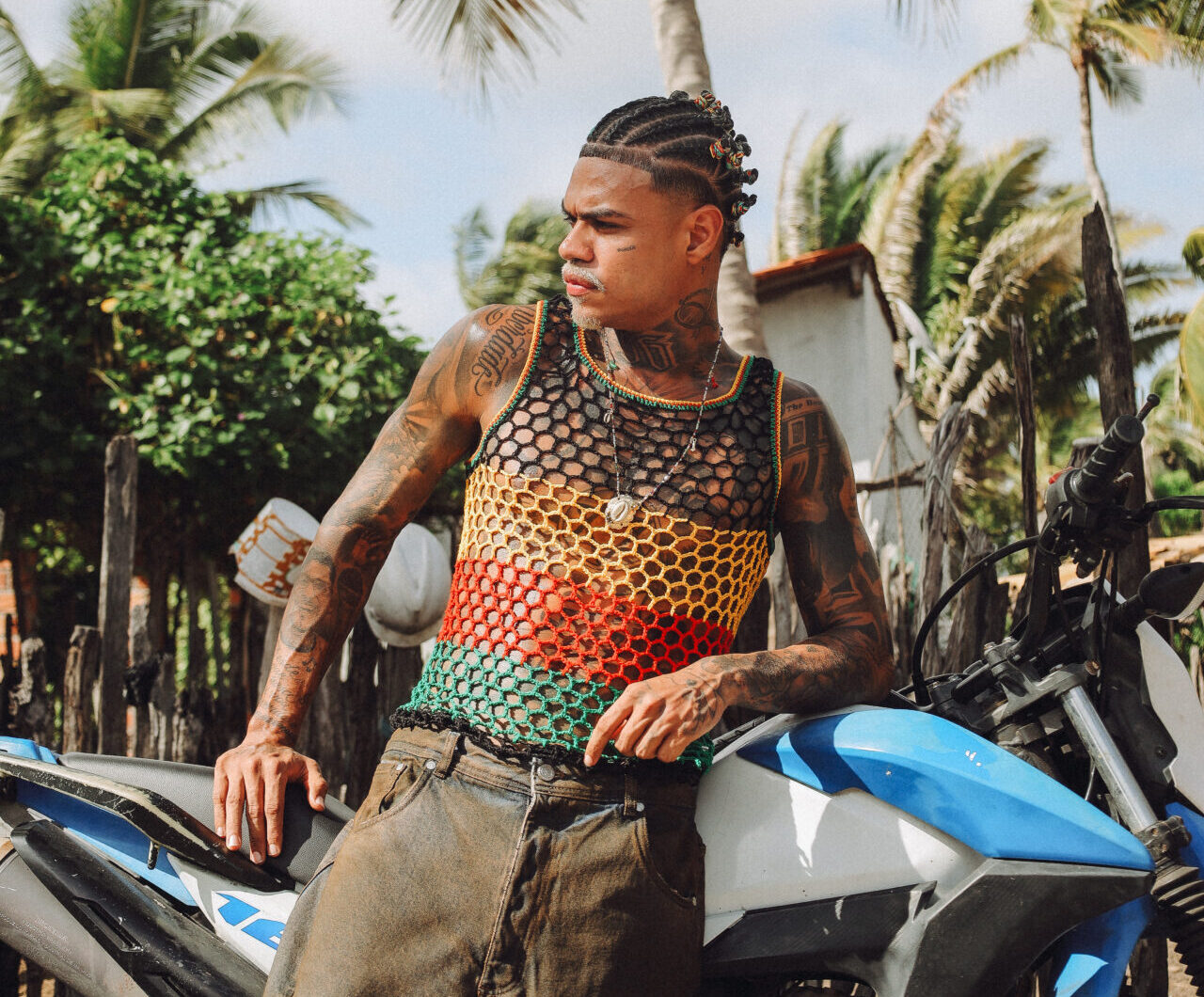 "Rastafari": MC Cabelinho se aventura no reggae em novo lançamento